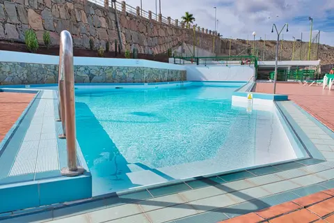 Malibu 2 apartamento con aire acondicionado, campo de tennis y piscina con solarium