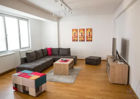 Three Bedroom Apartment Near City Center