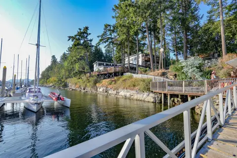 Manana Resort and Marina