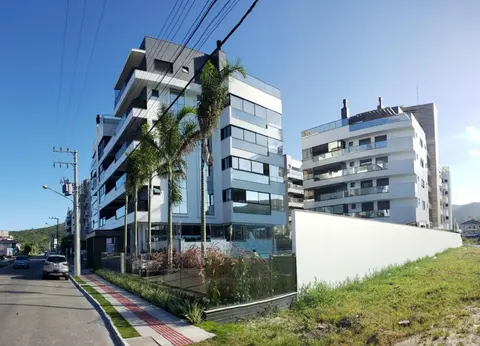 Cobertura Velejar em Condomínio Clube - com Área de Lazer