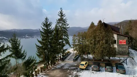 Cincis by the Lake