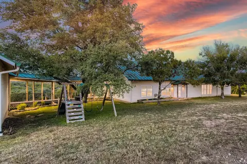 Gorgeous 10 Acre Estate POOL HOT TUB GAME ROOM
