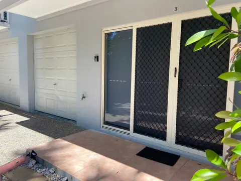 Entire 2 bedroom townhouse - Four Mile Beach Escapes - your home away from home