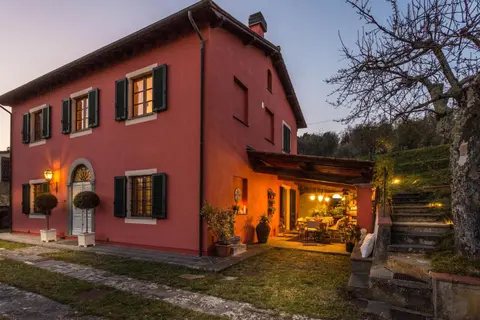 Villa Alberta, Panoramic 4 Bedrooms Farmhouse with Private Pool in Lucca close to Town Centre