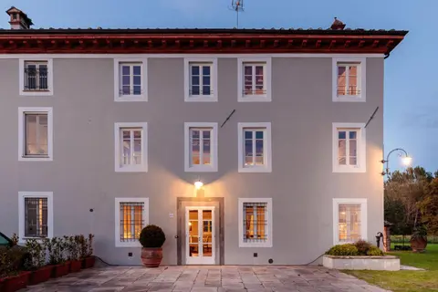 Villa Brunetta, Discover your Modern but Traditional Villa in Lucca