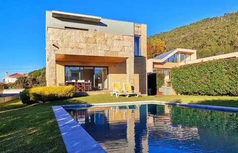 Hill & Beach house