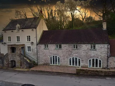 Swan House Tea Room and Bed & Breakfast