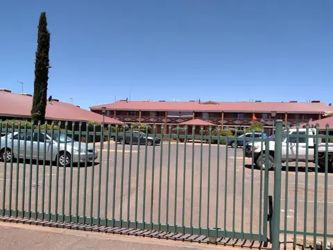 Cosy 2 bedroom Unit in a secure gated complex