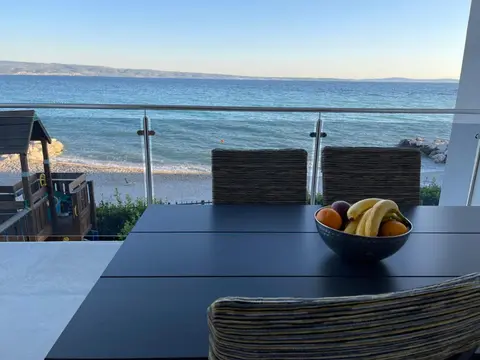 Seaside Luxury Apartment Tanita
