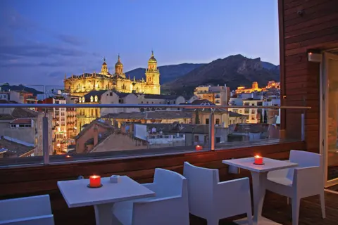 HOTEL XAUEN en pleno centro con acceso autorizado y a 100m de la Catedral