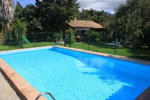 Chalet con piscina y playa a 5 min