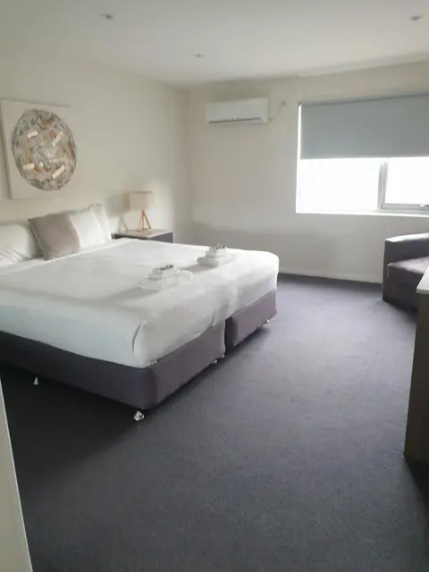 Carlton Suites