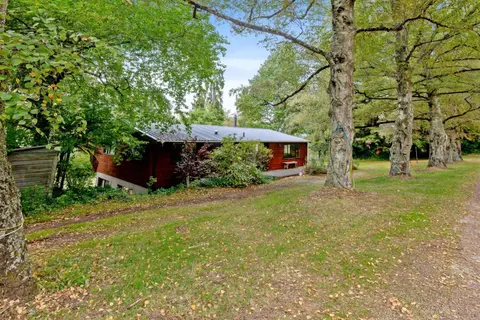 Rutherfurd Lakehouse - Taupō Holiday Home
