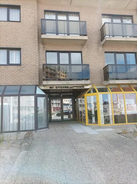 Frontaal zeezicht in appartement de Strandjutter