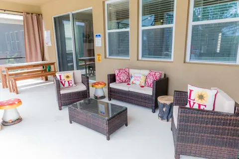 Marvelous Villa, South facing pool and hot tub, themed bedrooms near Disney