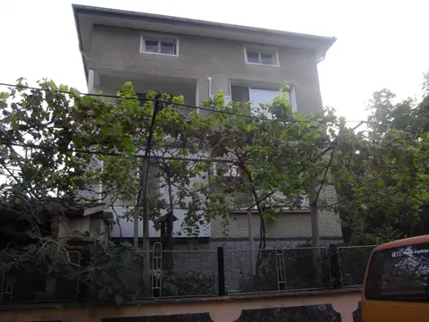 Sakutski House