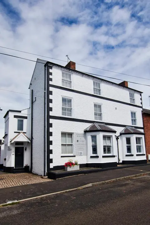 Delven House, Apartment 6 - Self Check-in, Self-Catering Serviced Apartment for East Midlands Airport