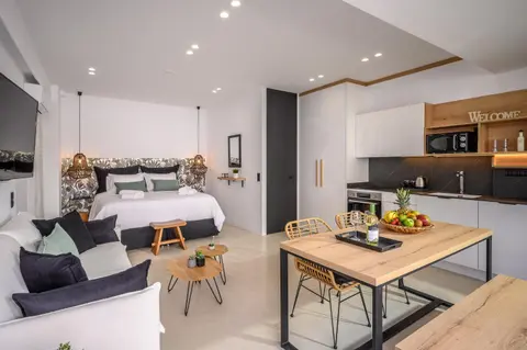 Talise I Modern & Luxury Suite just 2 minutes from the beach