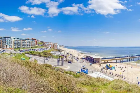 SEASIDE ANNEX by BOURNECOAST - A Lovely Apartment with a Patio Near the Sandy Beaches - FM5286