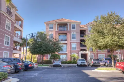 Beautiful PET FRIENDLY Condo Near Pool