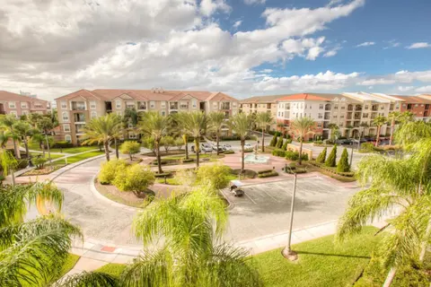 Stunning Top-Floor Condo, next to Clubhouse