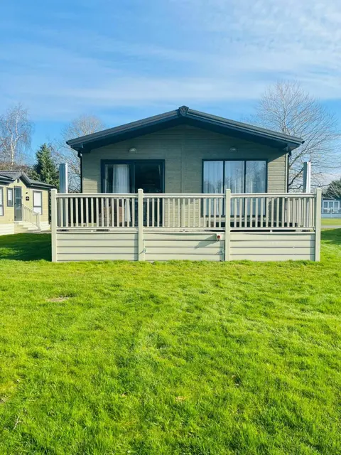 Fox Lodge with Hot Tub