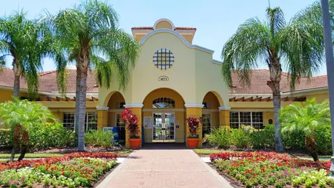 Stylish Condo at Vista Cay Resort Minutes to WDW