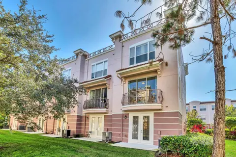 NEWLY RENOVATED Townhome, Near Universal & I-Drive