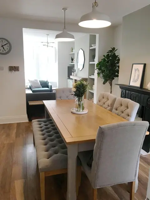 Emerson House, dog friendly with log burner close to waters edge and harbour