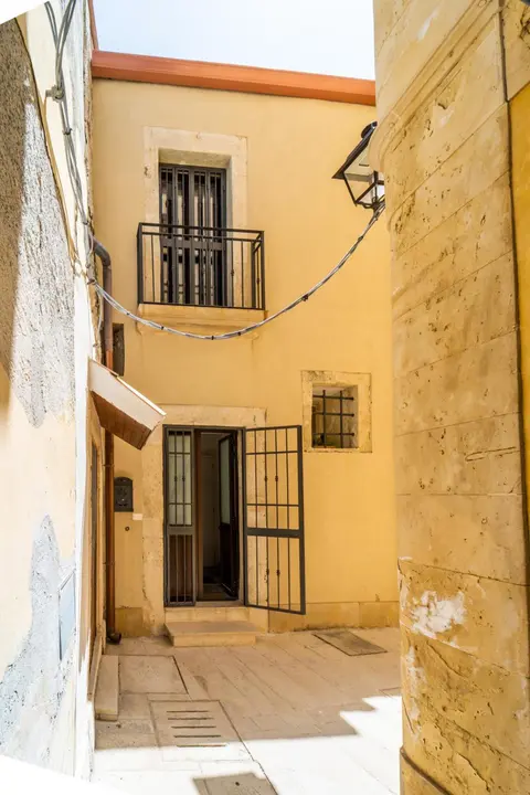 GuestHost - Casa Borbonica Cozy Apartment in Ortigia GROUND FLOOR