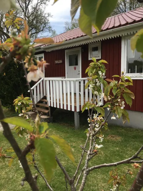 TROLLEBO günstig gelegene renovierte Stuga mit Sauna und 250 Mbs Glasfaser
