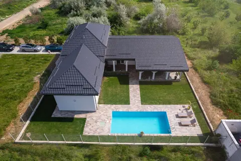 Pool House Mamaia