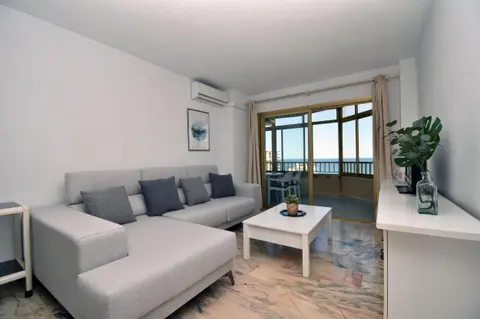 Apartamento vistas al mar y piscina
