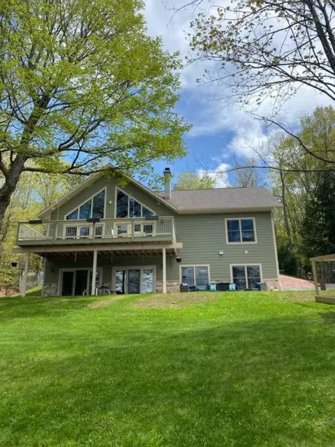 Crescent Lakehouse - Surf, Ski and Serenity