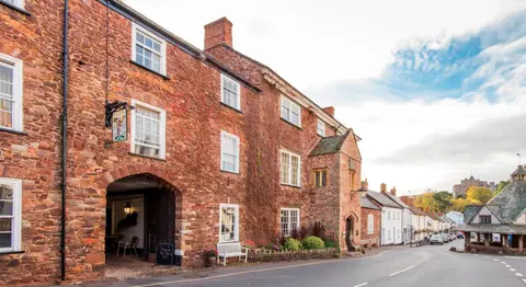 Luttrell Arms
