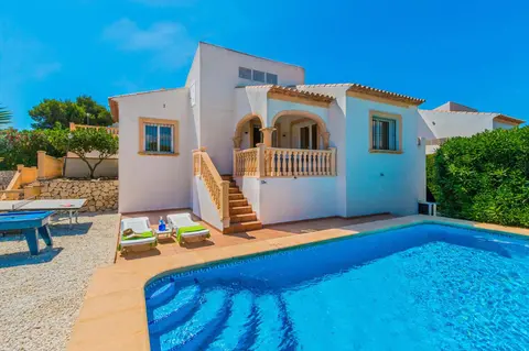Villa Valeta by Villa Plus