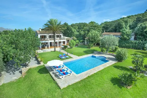 Villa Busqueroles by Villa Plus