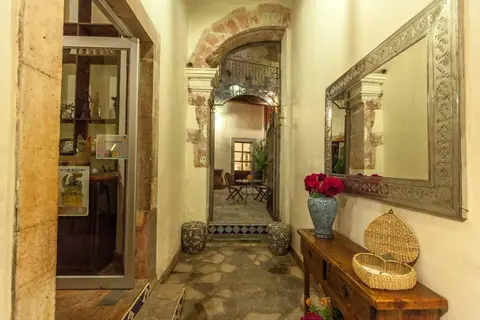 Casa Colonial Grande y Céntrico