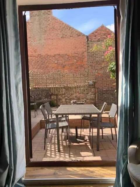 Award winning pet friendly paddock cottage