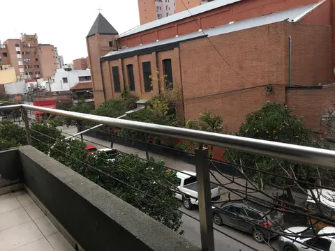 DUPLEX A PASOS DE PLAZA URQUIZA