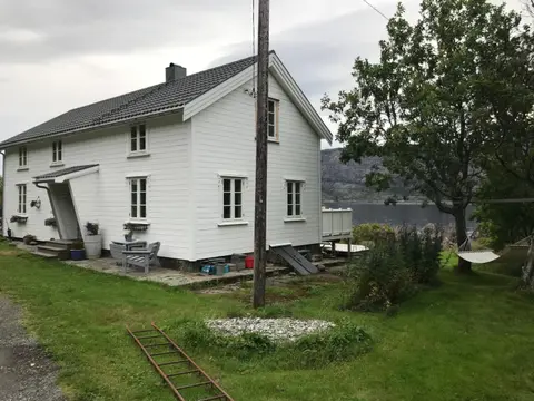 Vettingstua, beautiful house down by the sea.