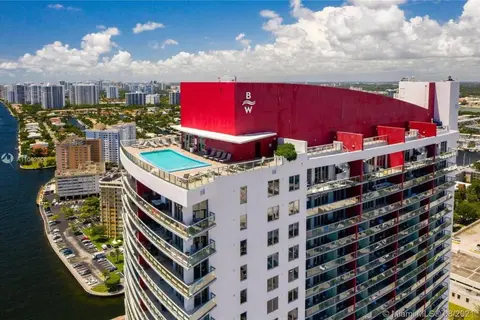 Sunlit BeachWalk Studio 2 Full Beds Coastal Charm -26B