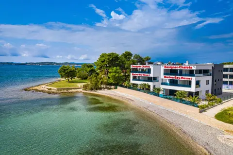 Marina-Bay-Resort - with Pool - first line to the sea