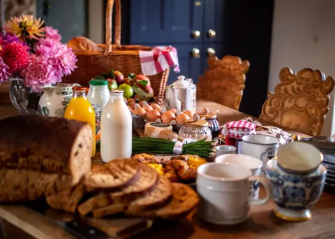 Country Cottage with Spa, Catering, Gardens, Nature Reserve Walks - Free Parking, Self Checkin