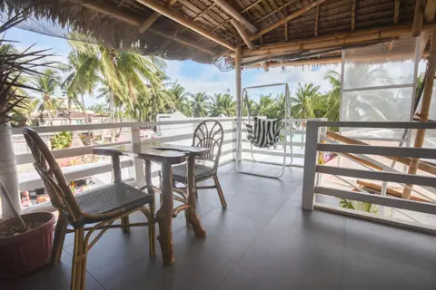 8 Colors Beach House Resort