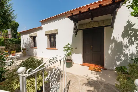 Villa Il Mandorlo with garden and terrace in Forio d'Ischia