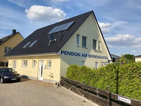 Wohlfühl Hotel & Pension am Birnengarten - Ruhige Zimmer mit Bad & WLAN