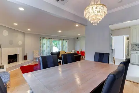 Woodland Hills Charmer