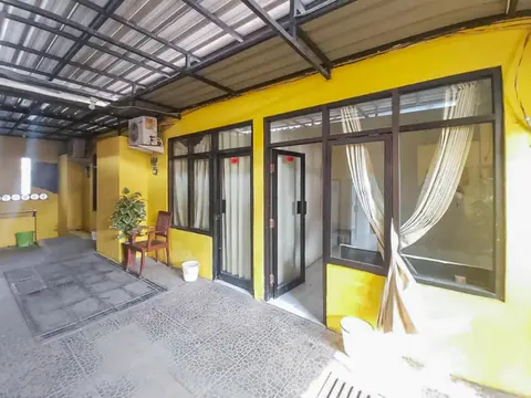 De Luck Homestay near Alun Alun Sidoarjo