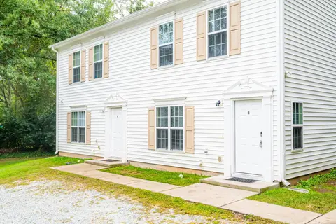 Serine Space - Townhome - King Bed - Duke - Long Term Stays